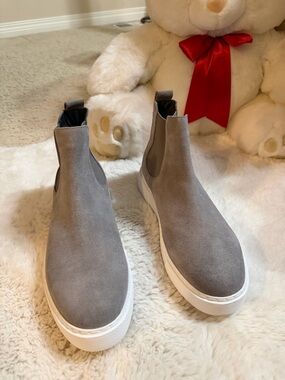 NEW! Men’s Gray Suede Sneaker Boot with White Sole size 11.5